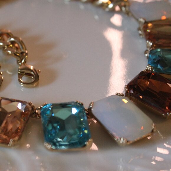 Stunning Collar Bib Doncaster Color Block Faceted Glass Crystal Necklace - Picture 7 of 15